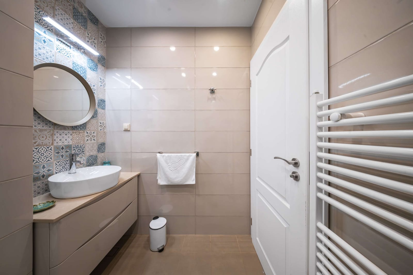 Sunny 1BR with Balcony - Photo 10