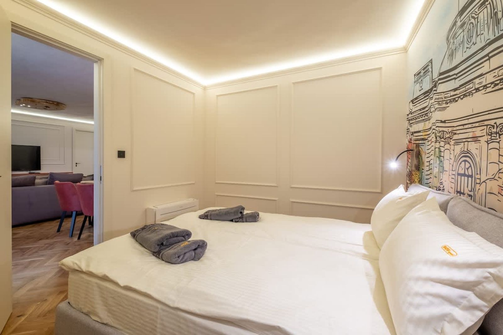 SOFapart Boutique Apt with 3 BDR + 2 BTH &amp; Parking - Photo 29