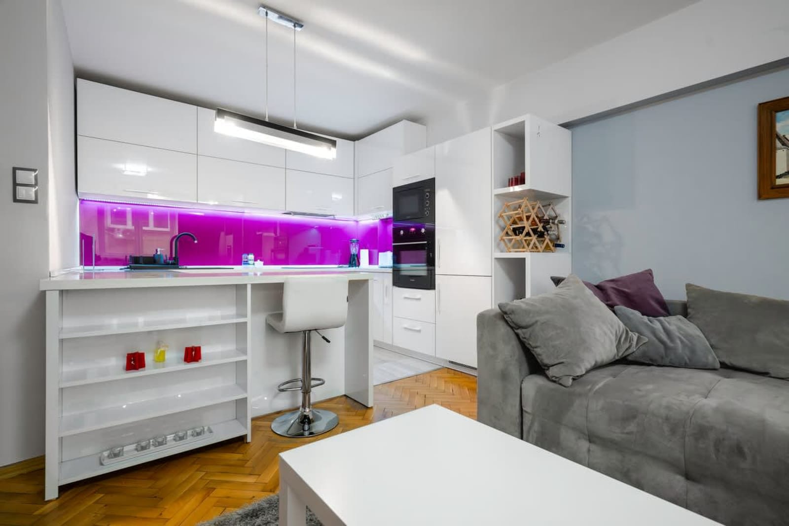 Bright &amp; Central 1BD Flat - Dedicated Work Space - Photo 3