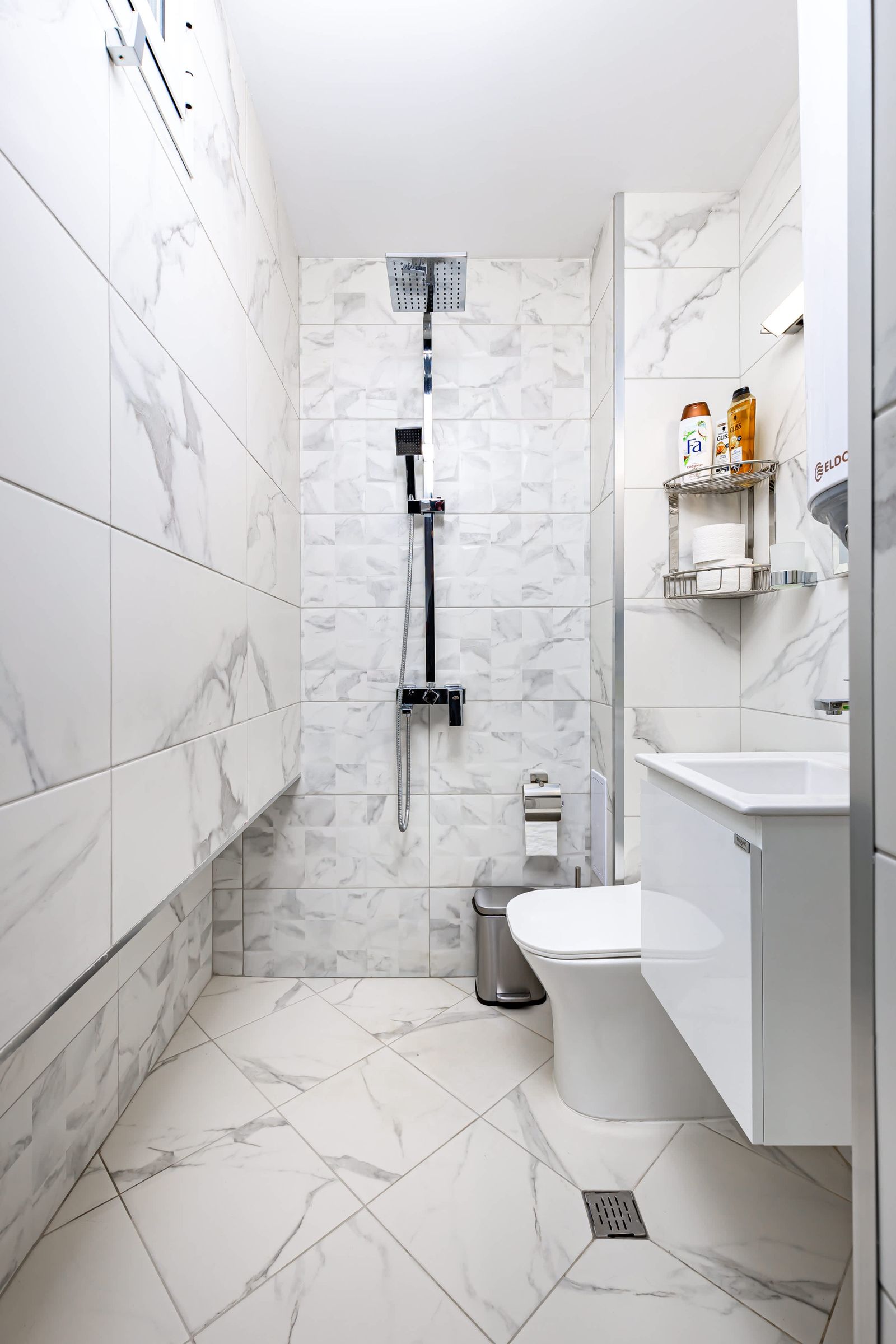 Top-Floor Flat with Balcony - Photo 18