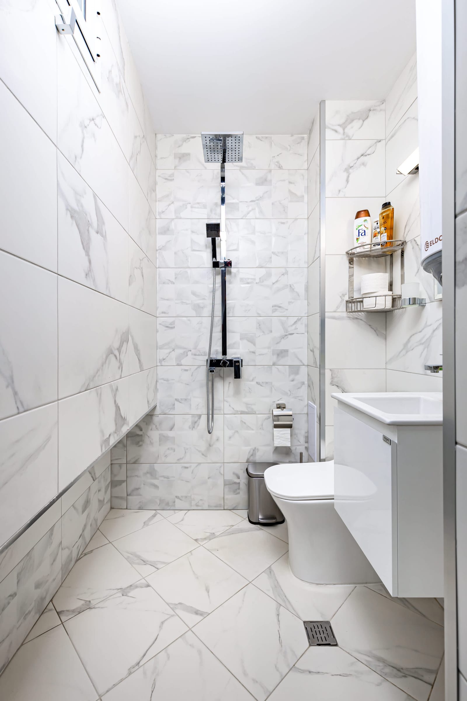 Top-Floor Flat with Balcony - Photo 18