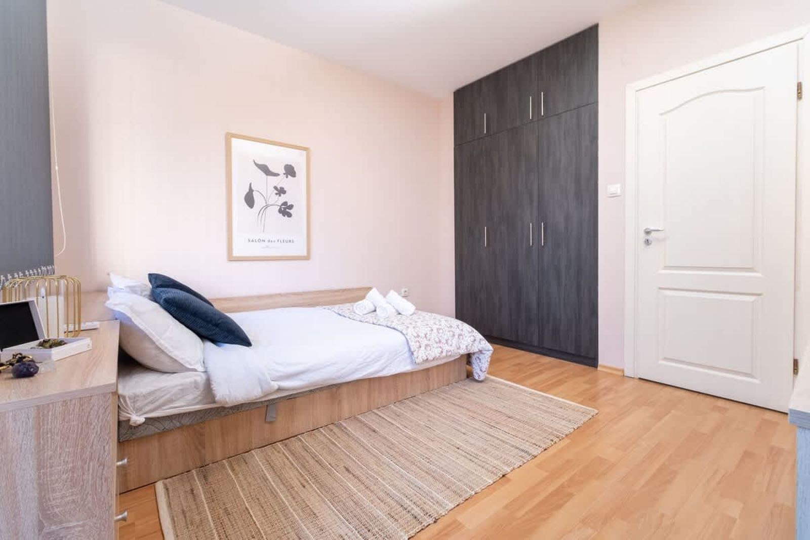 Comfortable 2BR Urban Getaway in City Center - Photo 14