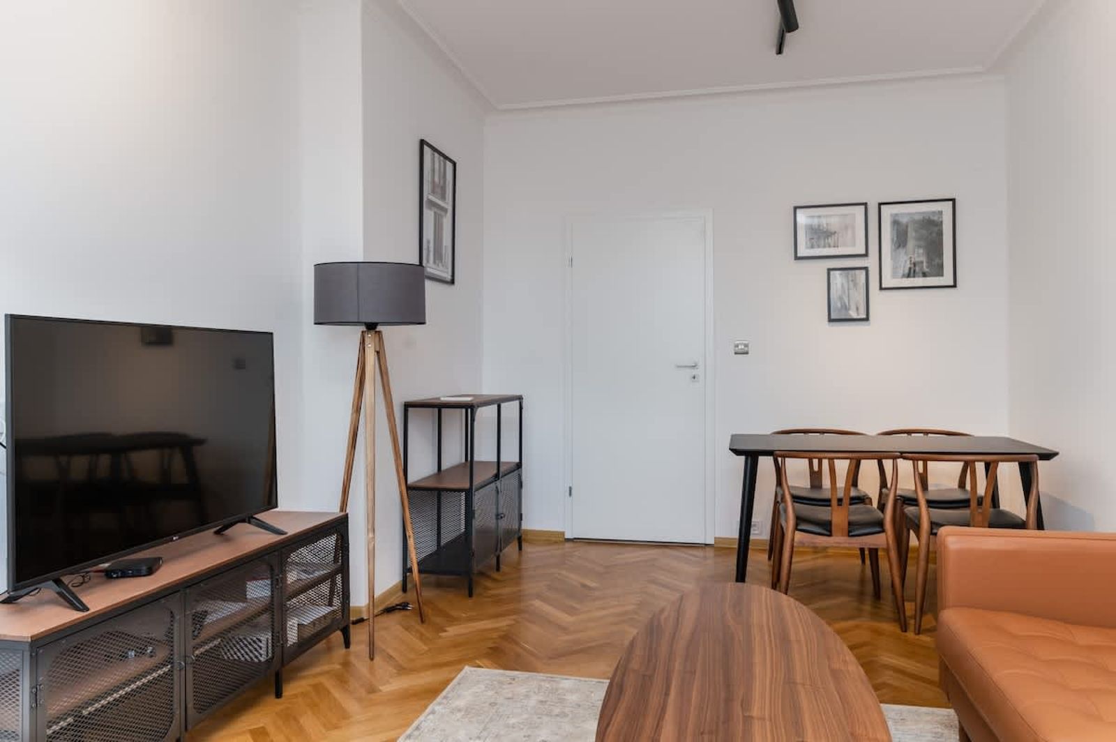 Industrial 2BD Flat | 3 Min to Metro &amp; Stadium - Photo 5