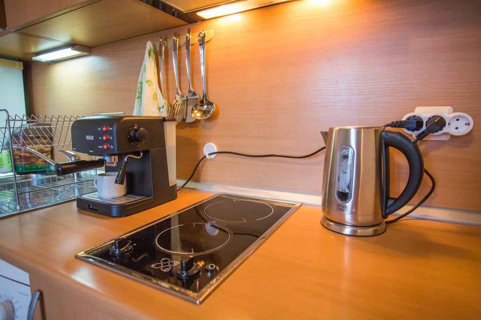 Cozy Colorful Studio at the foot of the Mountain - Photo 7