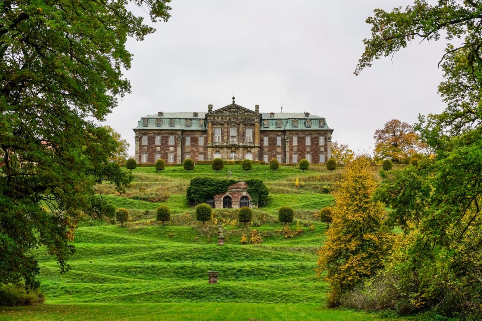 Castle of Burgscheidungen is a baroque secular building_01