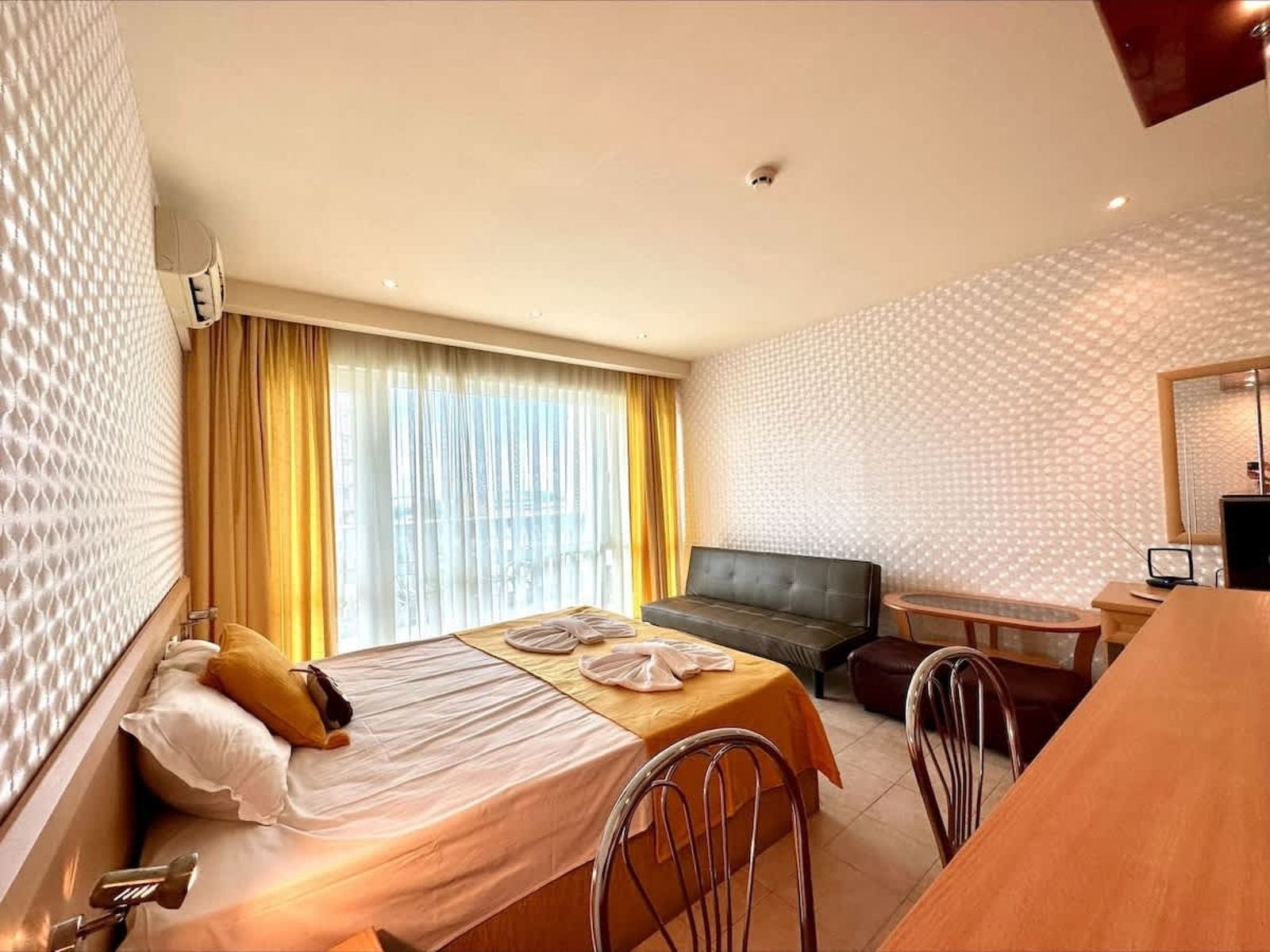 Miramar Palace Studio with Balcony - Photo 19