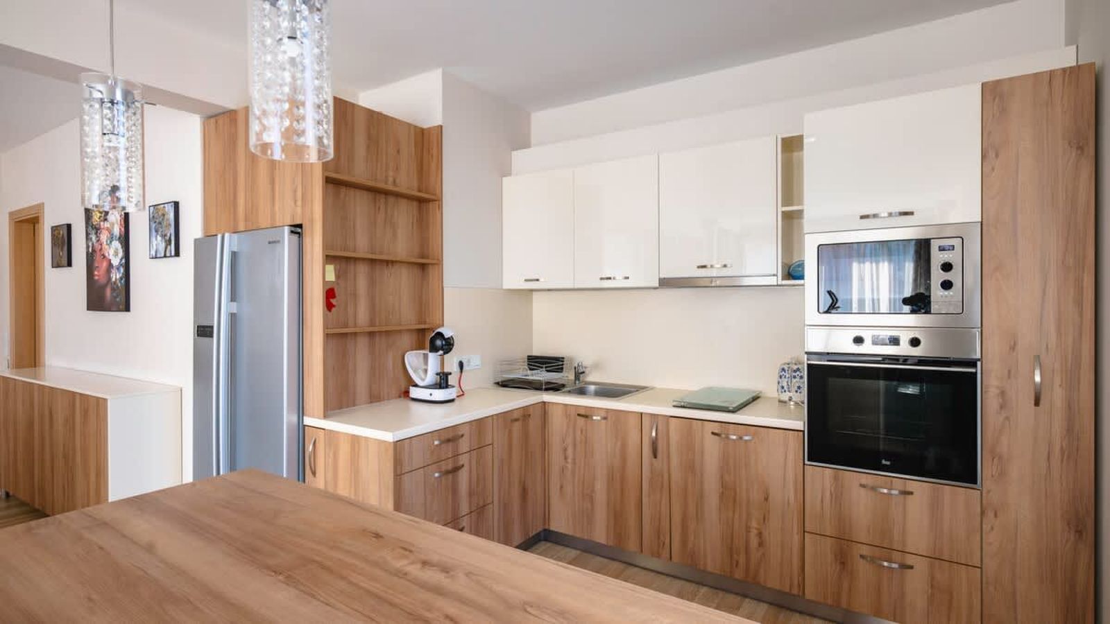 Modern &amp; Spacious Stay - Photo 12