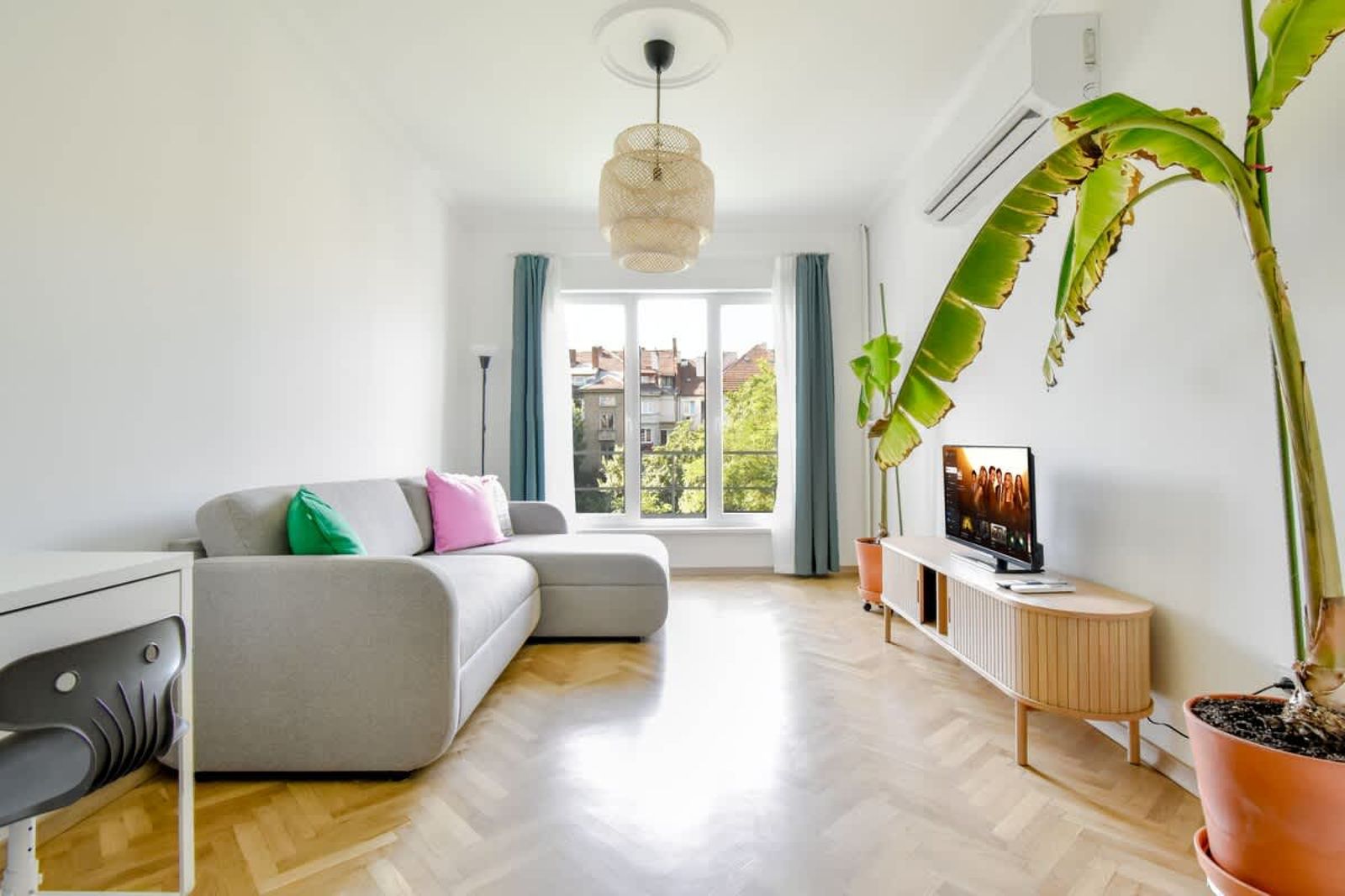 Scandinavian Charm - Central 1BD with Desk - Cover Photo