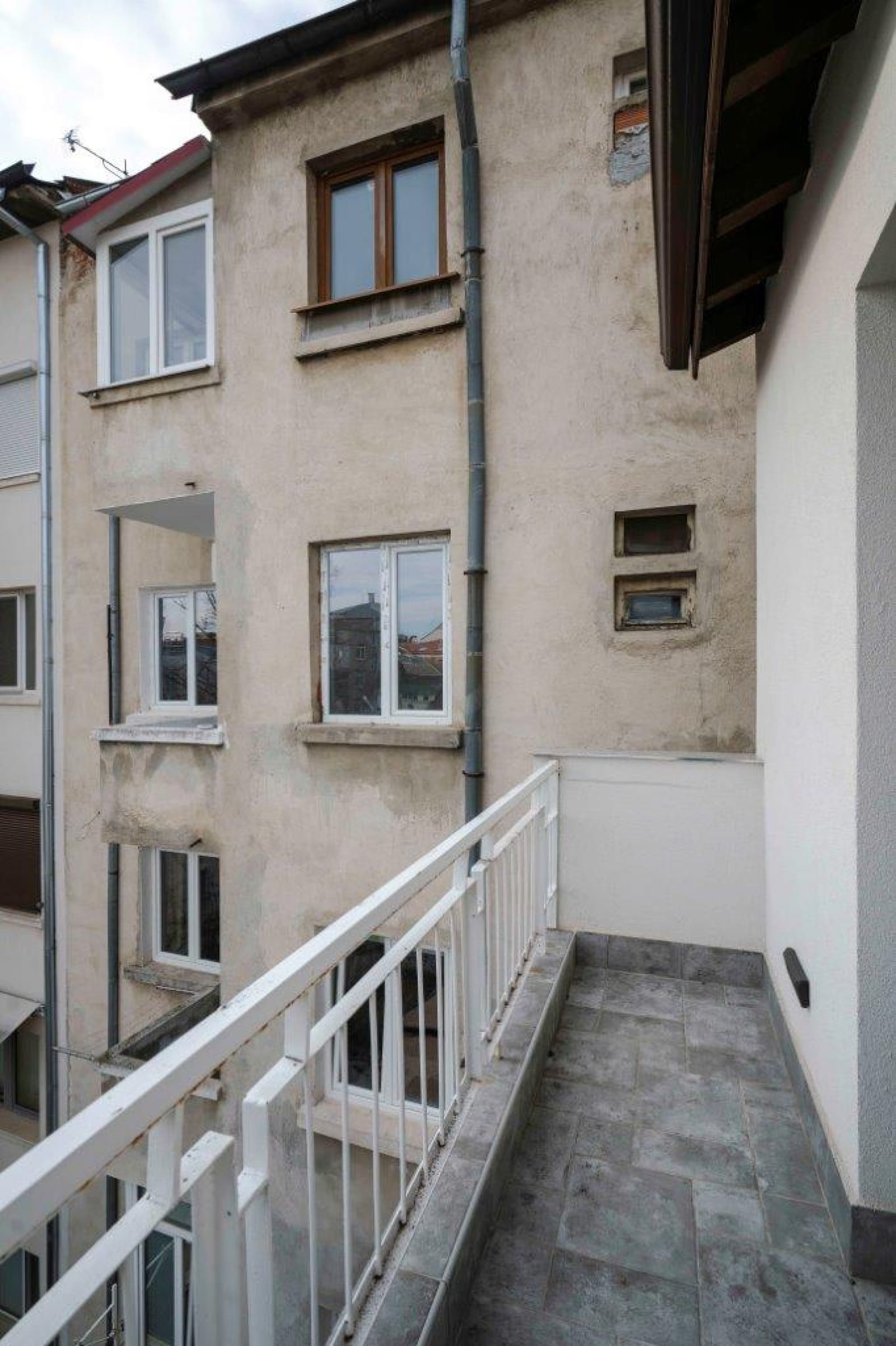 Luminous Central Retreat Spacious 2BD Apartment - Photo 30