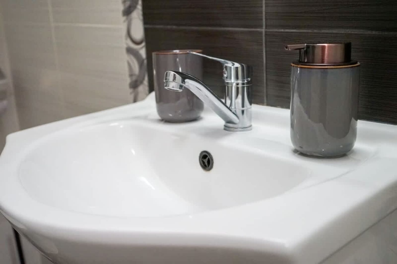 Comfortable 2BR Urban Getaway in City Center - Photo 33