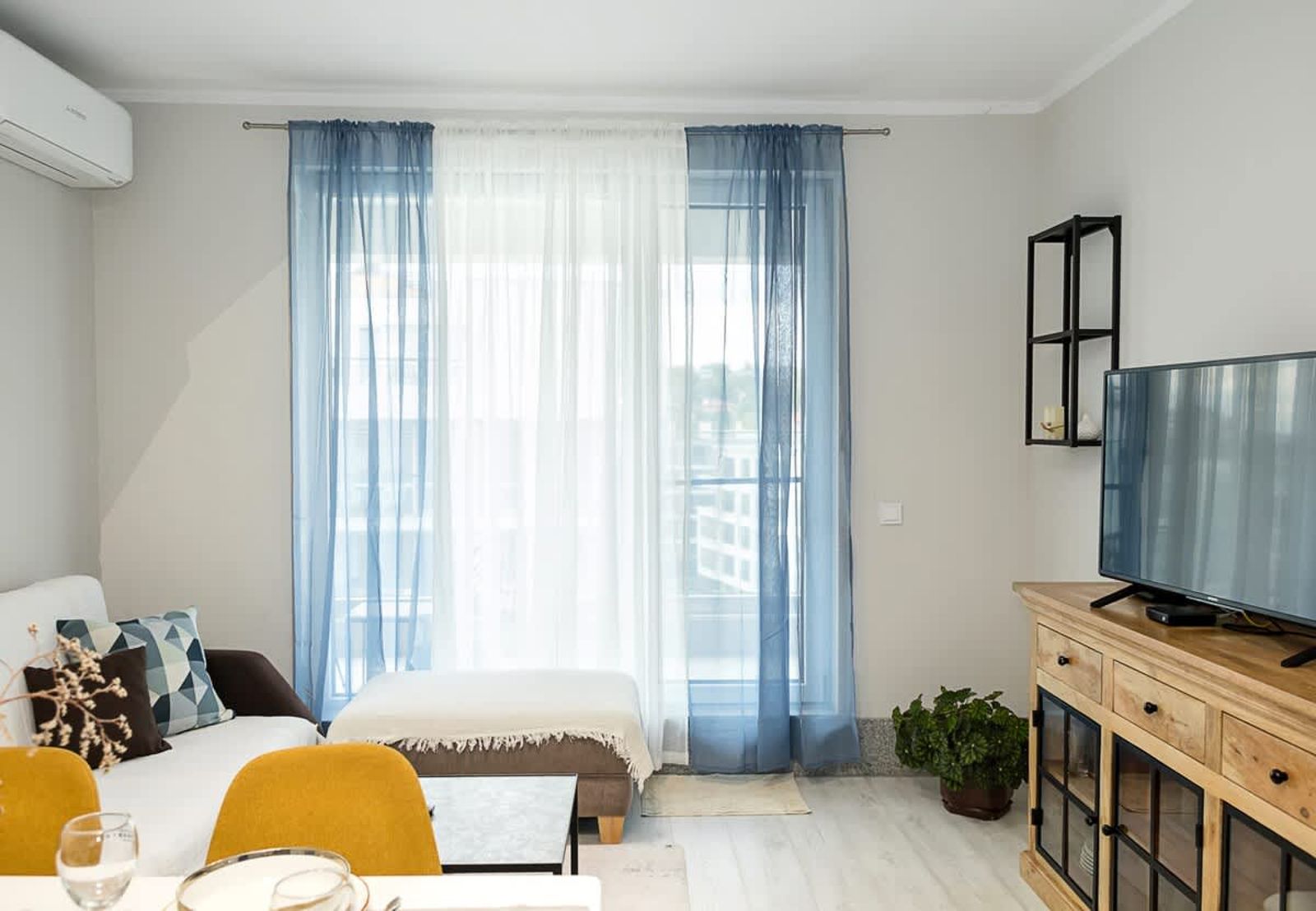 Chic 1BD Flat in St Constantine &amp; Helena Complex - Photo 6