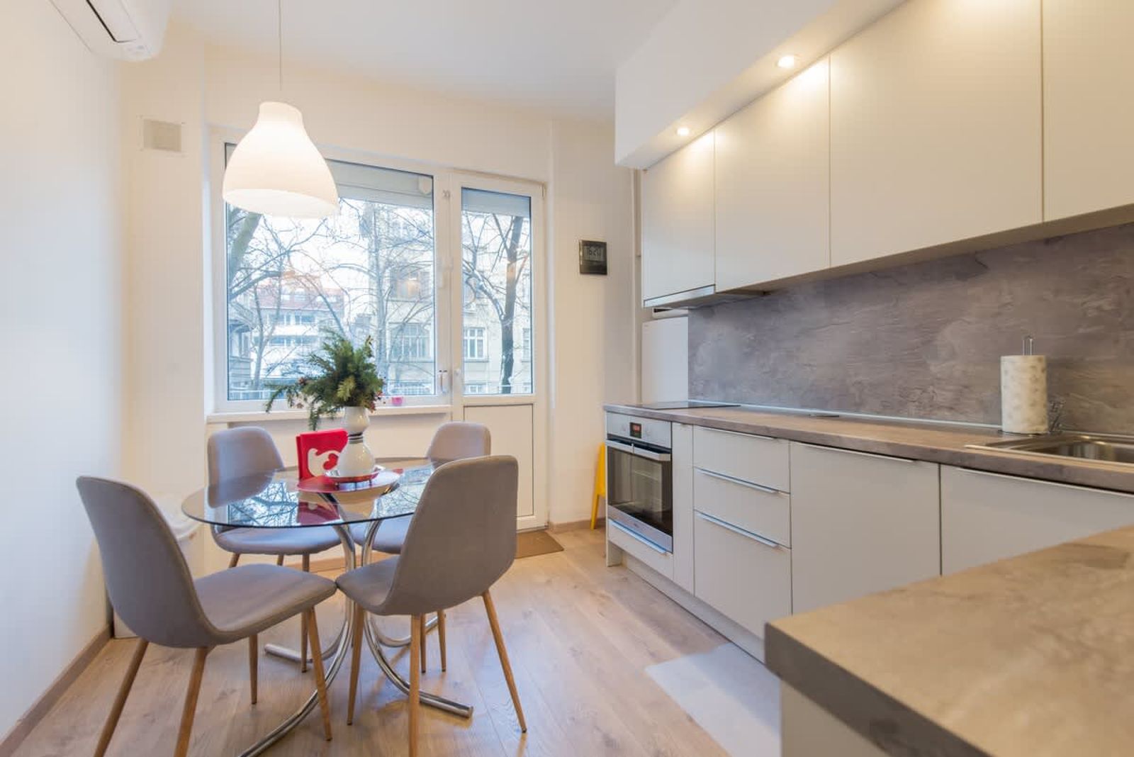 CHIC and Spacious Apartment in Central Sofia - Photo 3