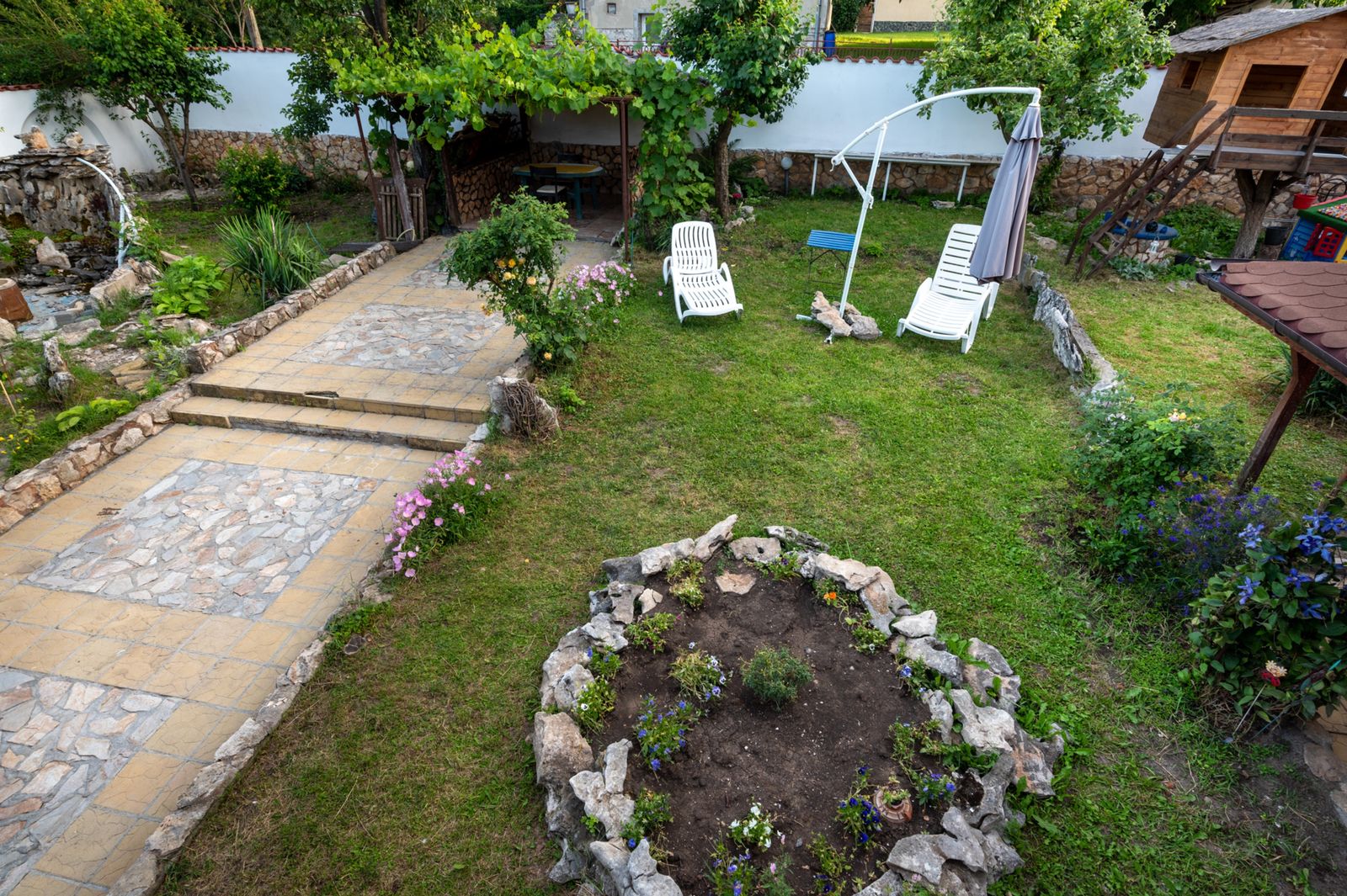 Modern and Cinematic Villa in the area of Sofia - Photo 24