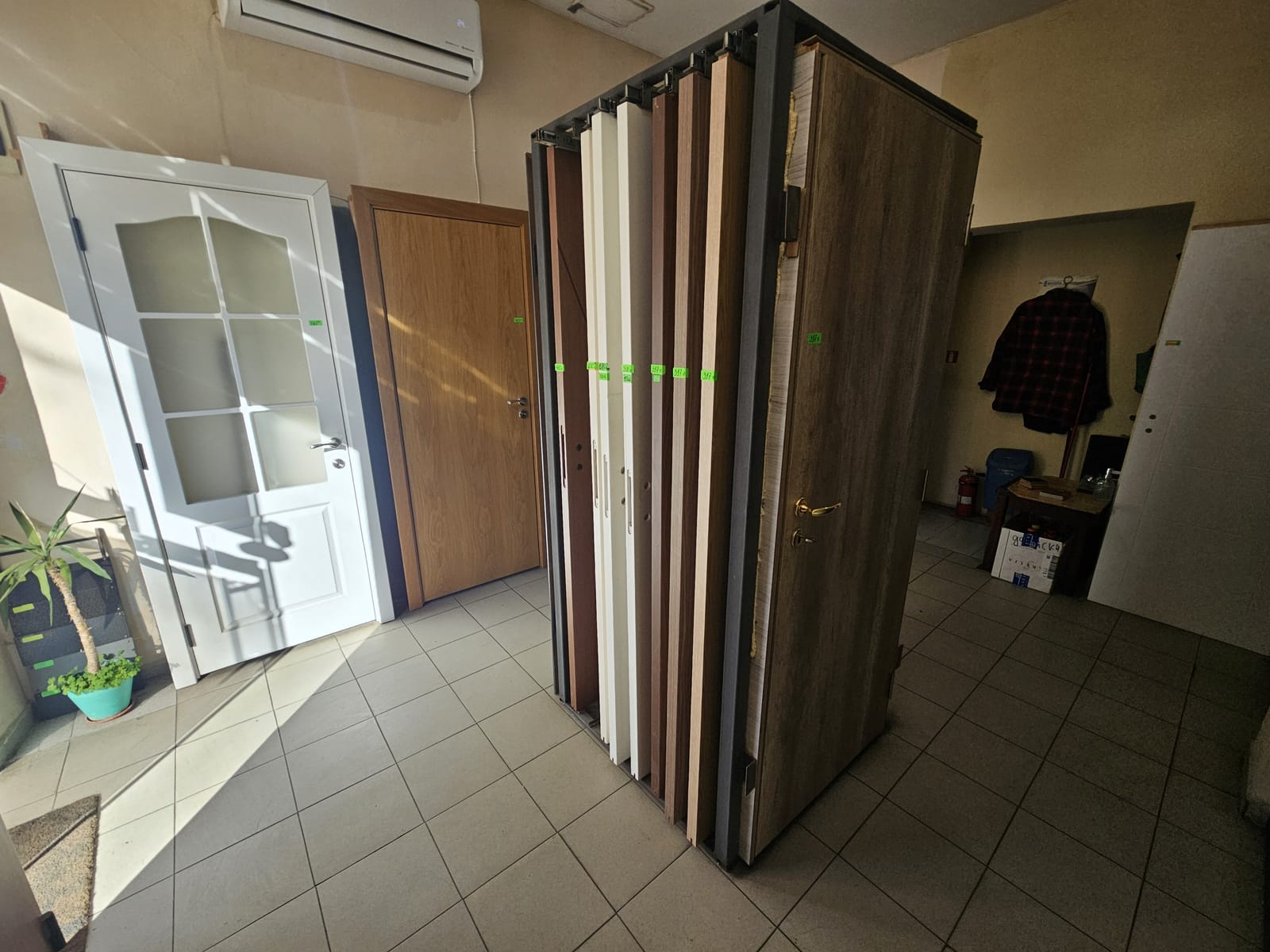 Door Business in the heart of Sofia - Photo 3