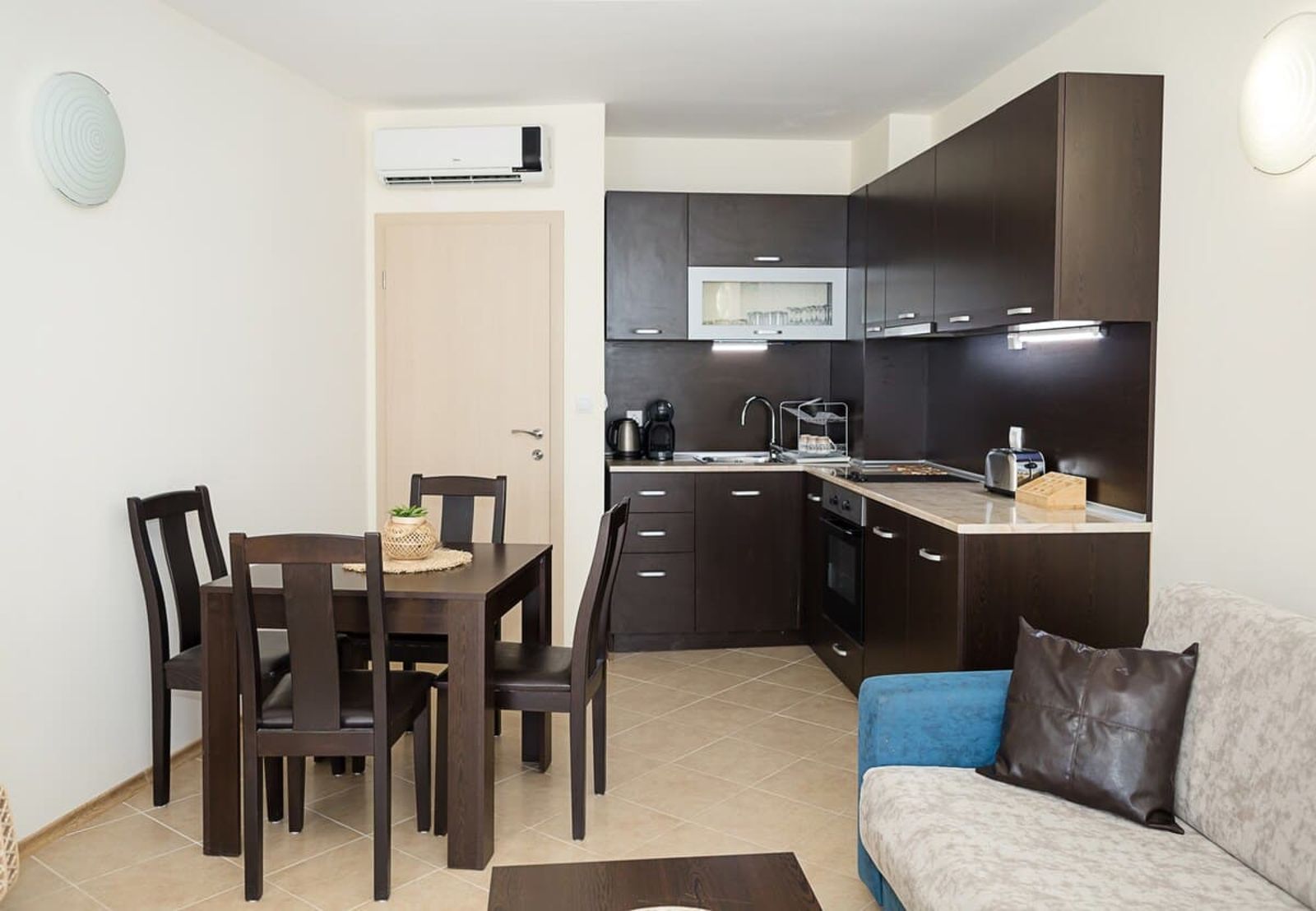 Seaside Bliss: Elegant 1BD with Stunning View - Photo 10