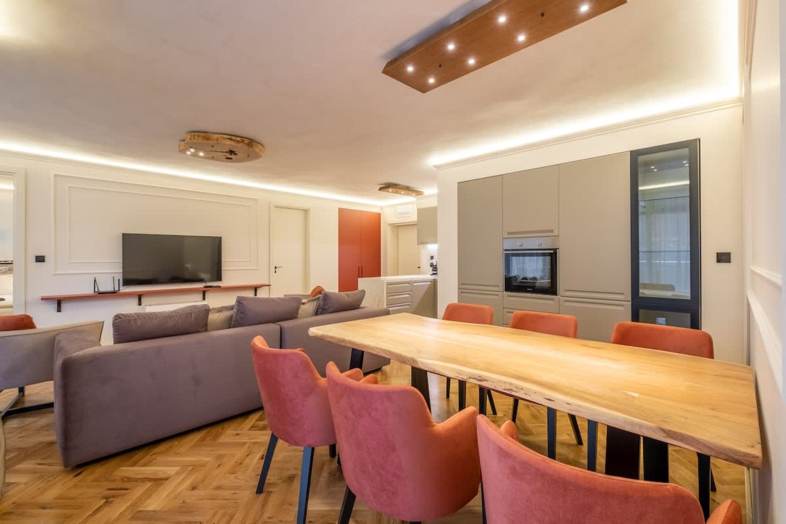 SOFapart Boutique Apt with 3 BDR + 2 BTH &amp; Parking - Photo 15