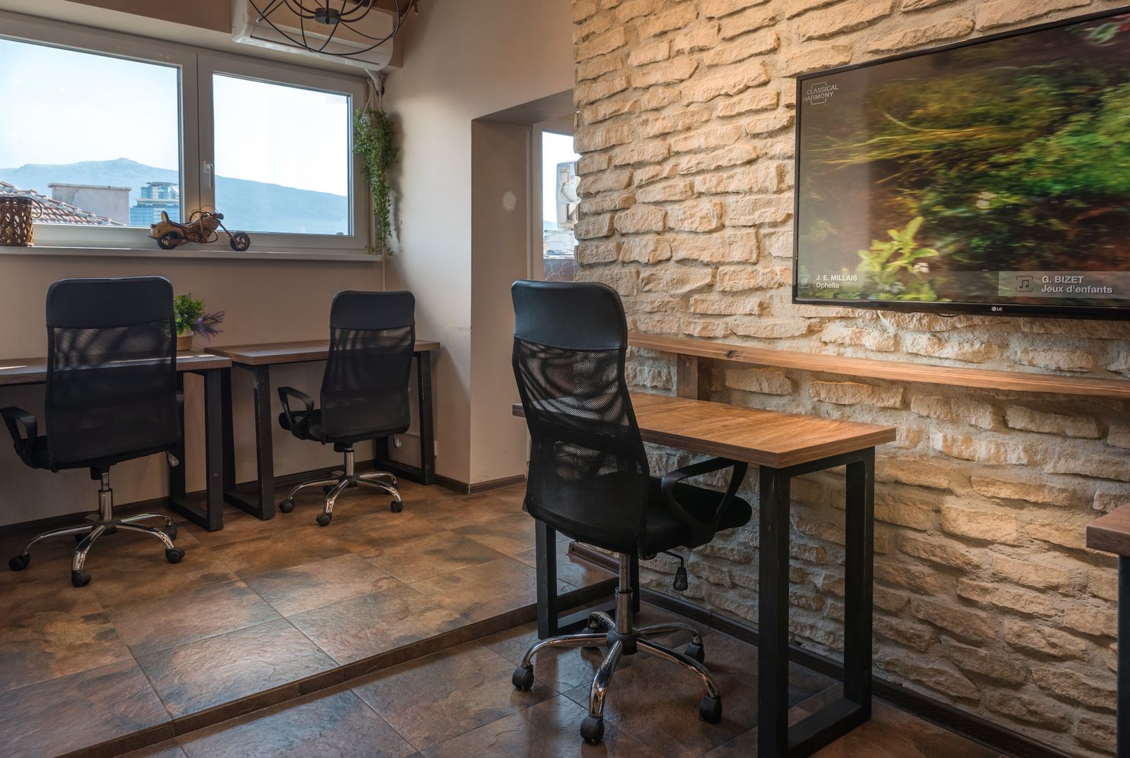 Modern Old Style Co-working space in Sofia - Photo 6