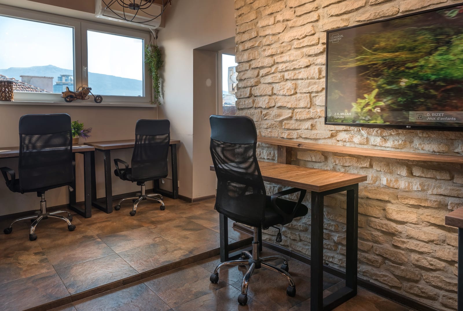 Modern Old Style Co-working space in Sofia - Photo 6