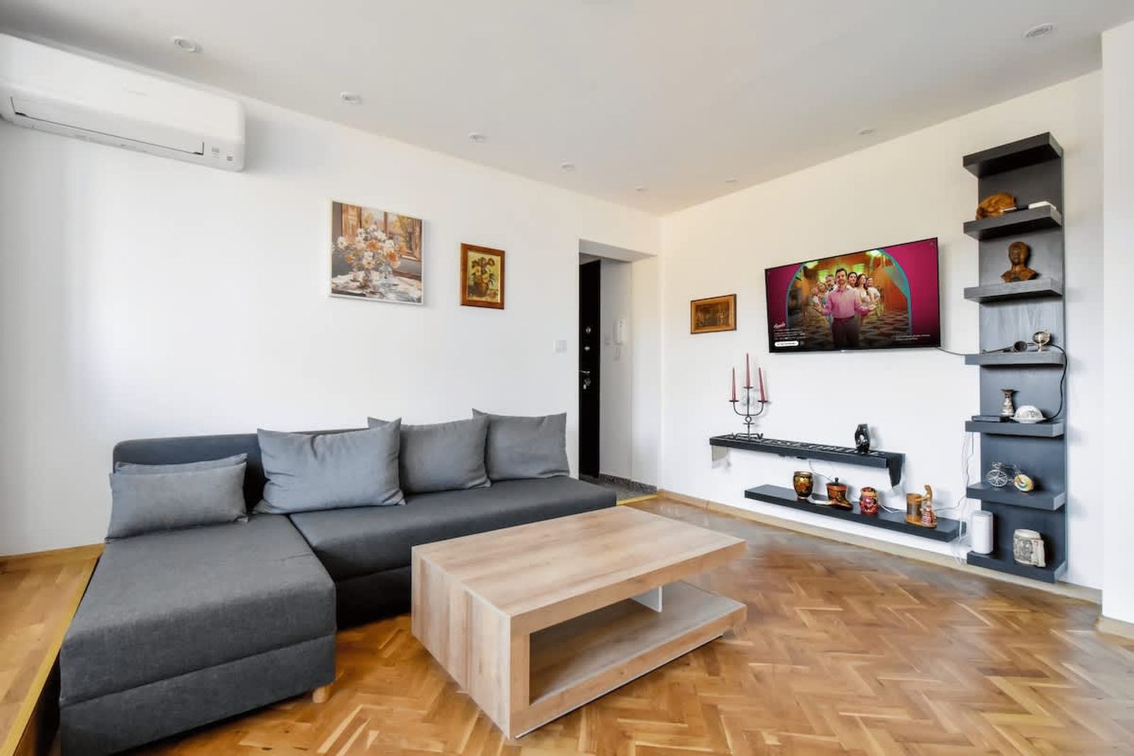 Split-Level City Stay with Balcony - Cover Photo