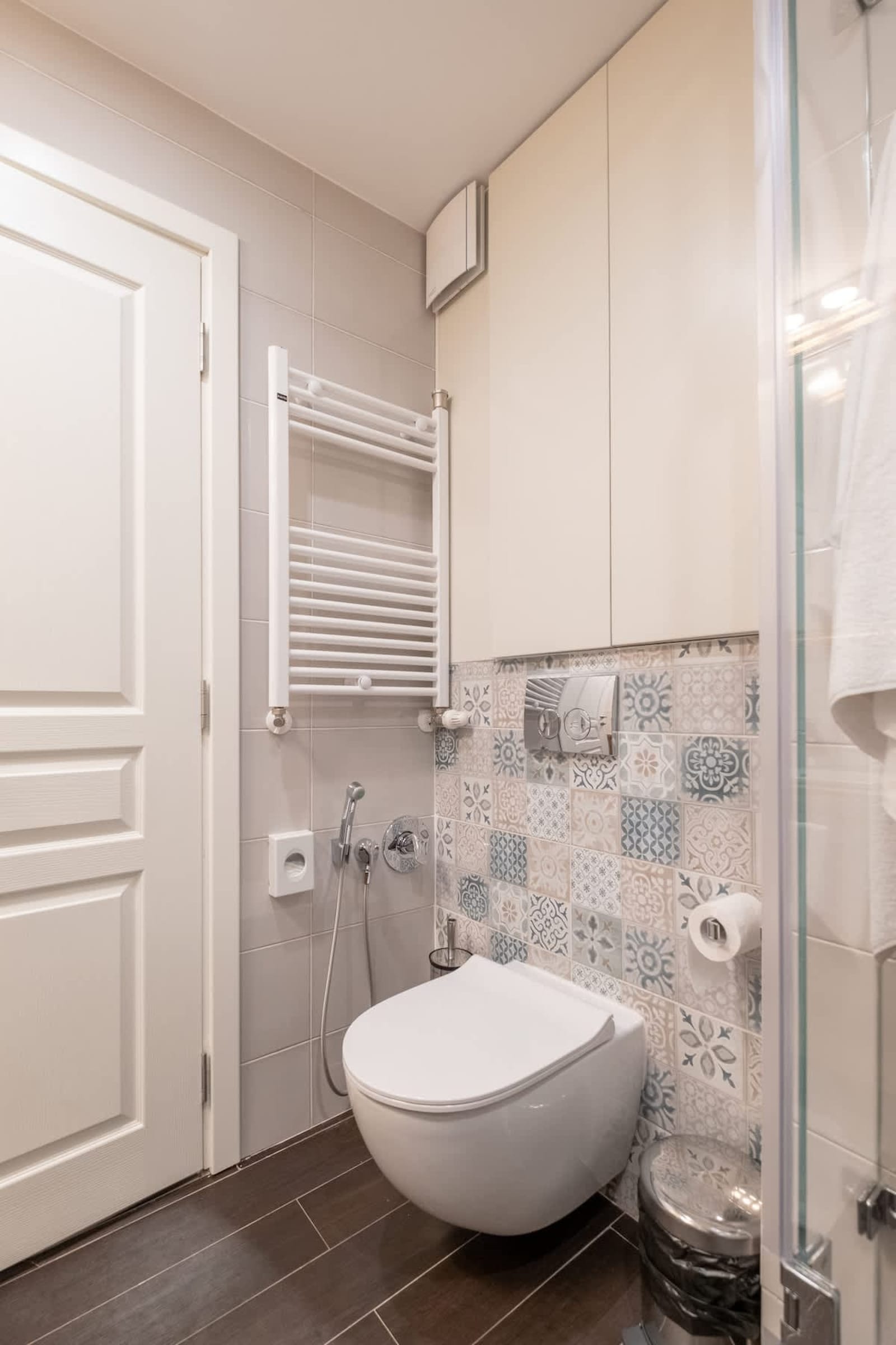 High-end Designer Studio - AC + Parking - Photo 24