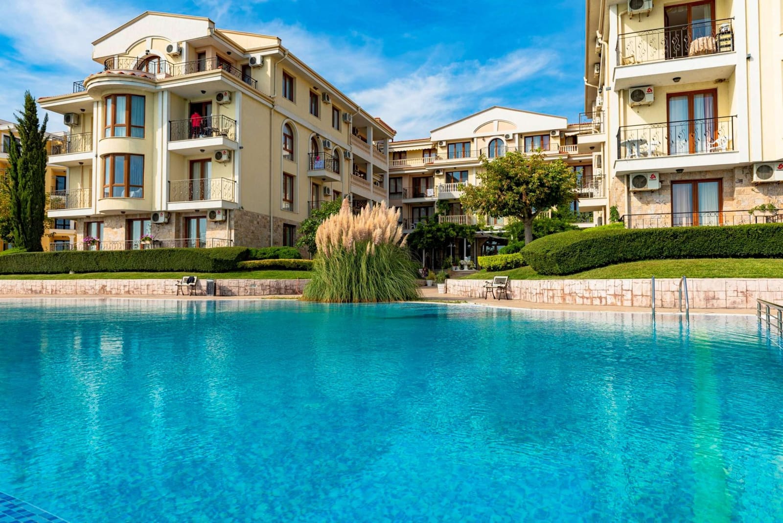 Cozy 1-Bedroom Apartment in Royal Bay - Photo 4