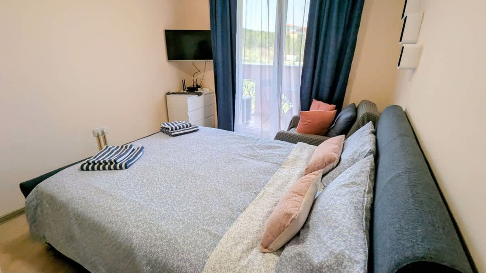 Beachfront Elegant Studio – 100 m from Smokinya Beach - Photo 13