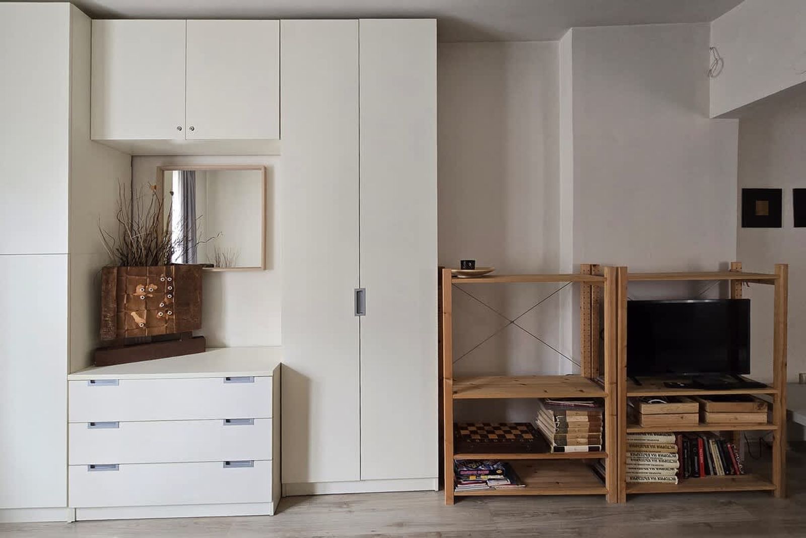 Red Door Apartment - Photo 2