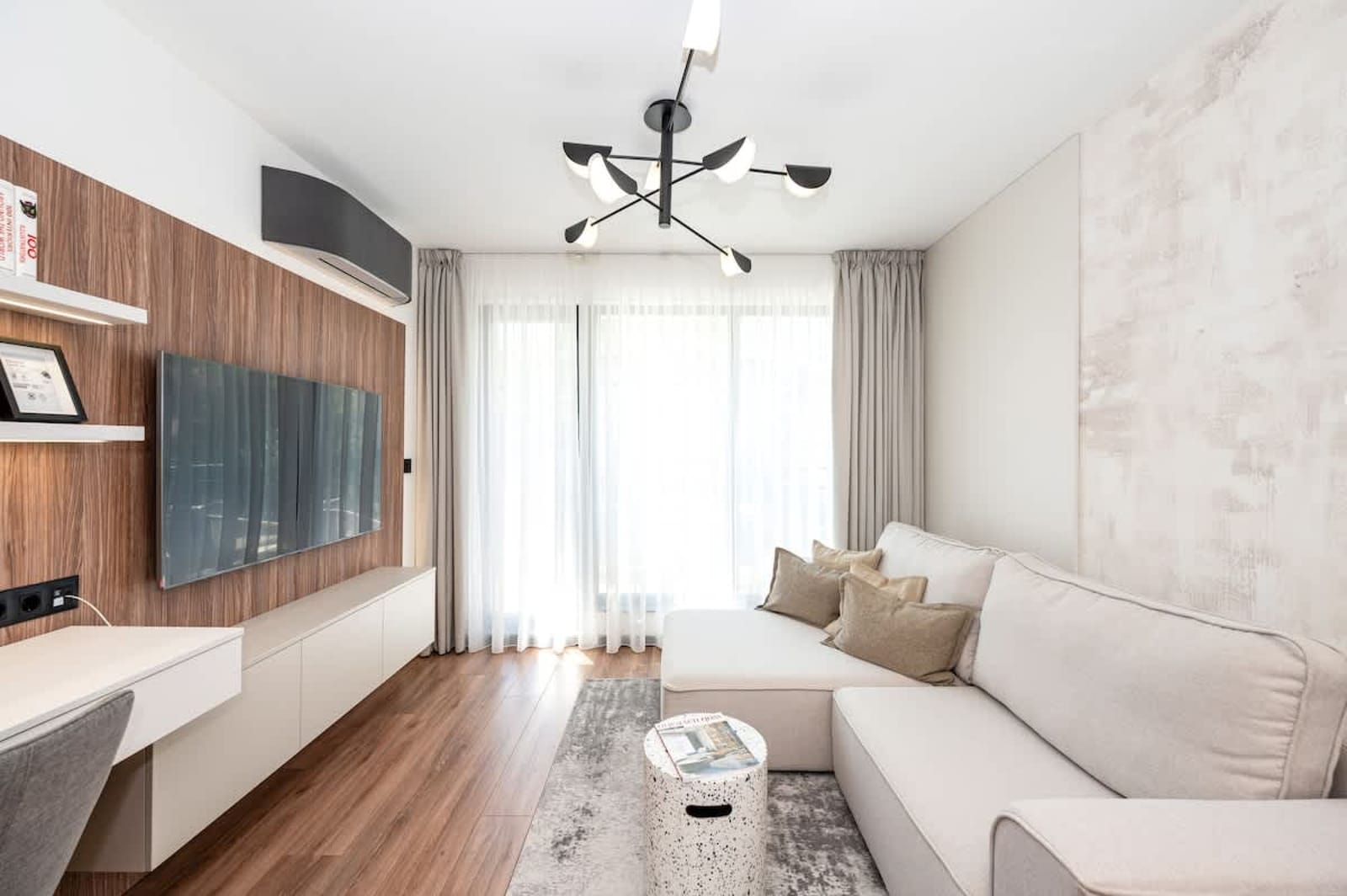 Plovdiv Center Gem with Balcony - Photo 6