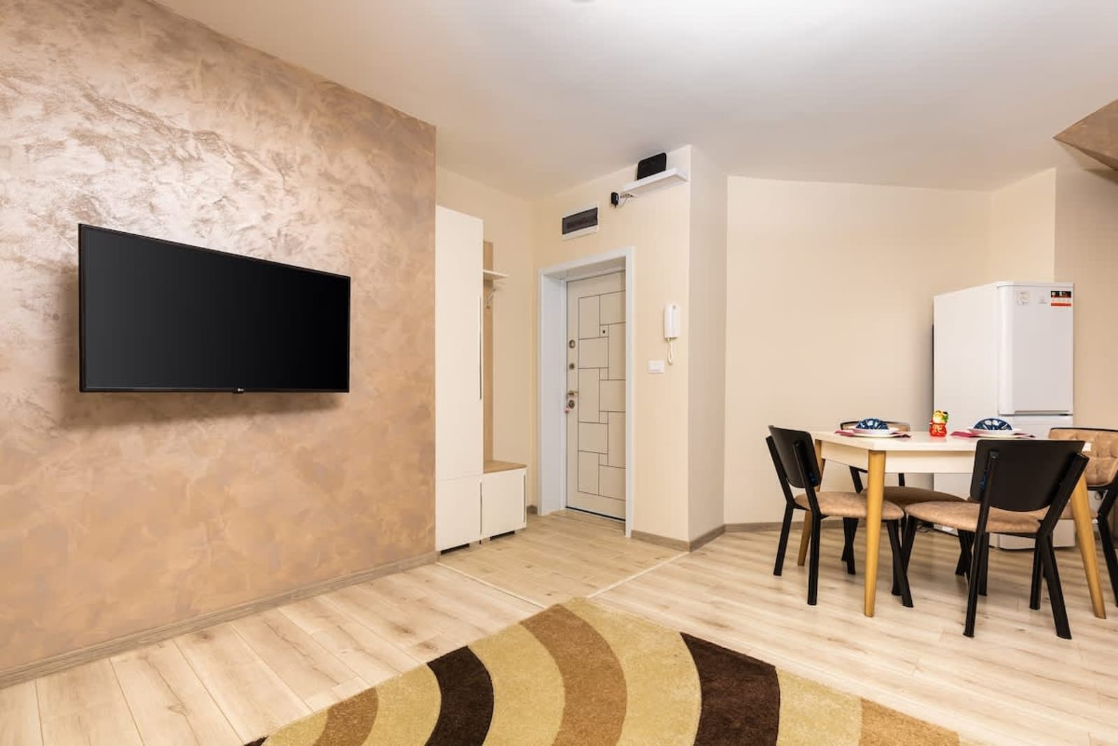 Sunny 1BD Apartment in OLD TOWN - Photo 8