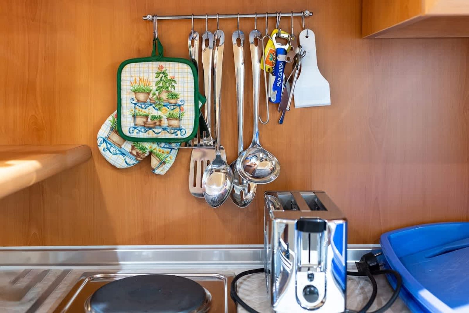 Golden Sands: 1BD Retreat with Free Parking Space - Photo 15