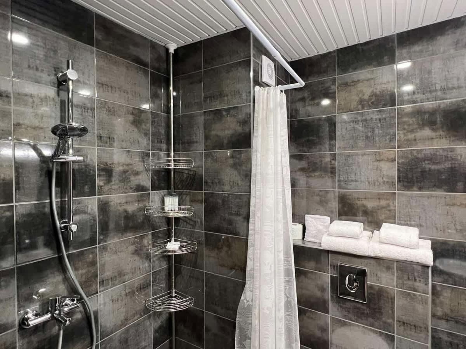 Апартамент Комфорт 2 близо до летището - Photo 15