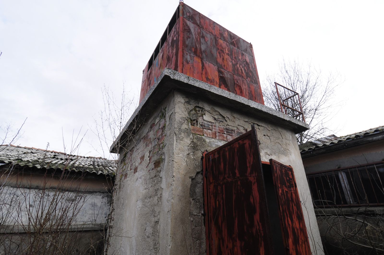 Industrial building - woodworking/carpentry shop, old cow barns - former collective farm from the socialist regime - Photo 63