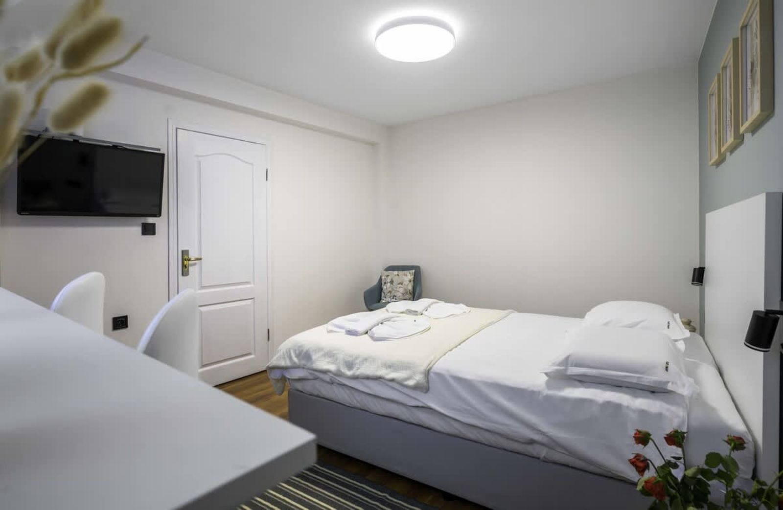 Cute 1BD in Central Sofia - Steps from South Park - Photo 15