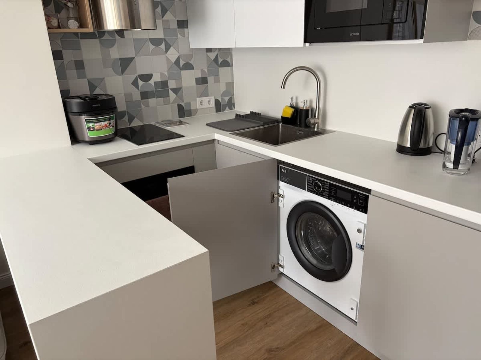 Comfort in Varna– Modern, Bright Central Apartment - Photo 9