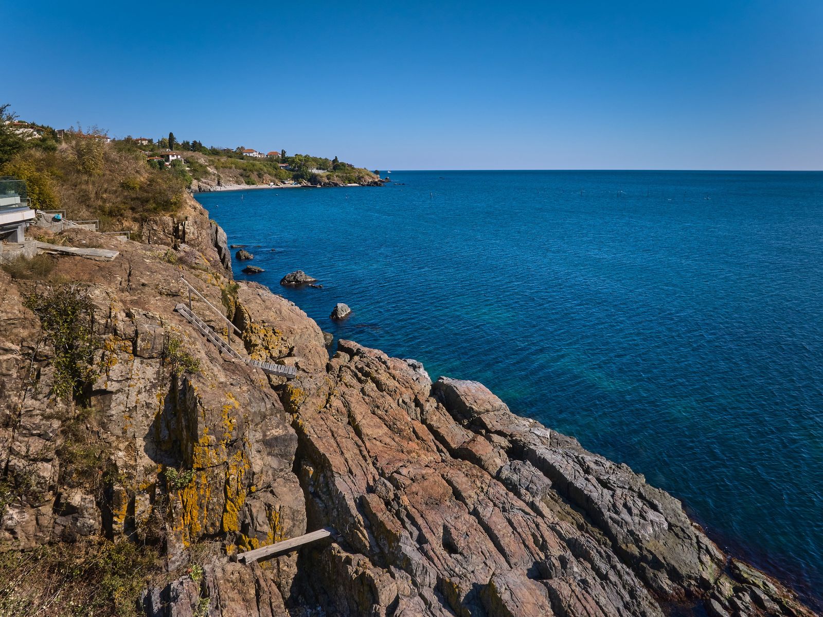 Loft-Style Studio Apartment on the Beach - Photo 5