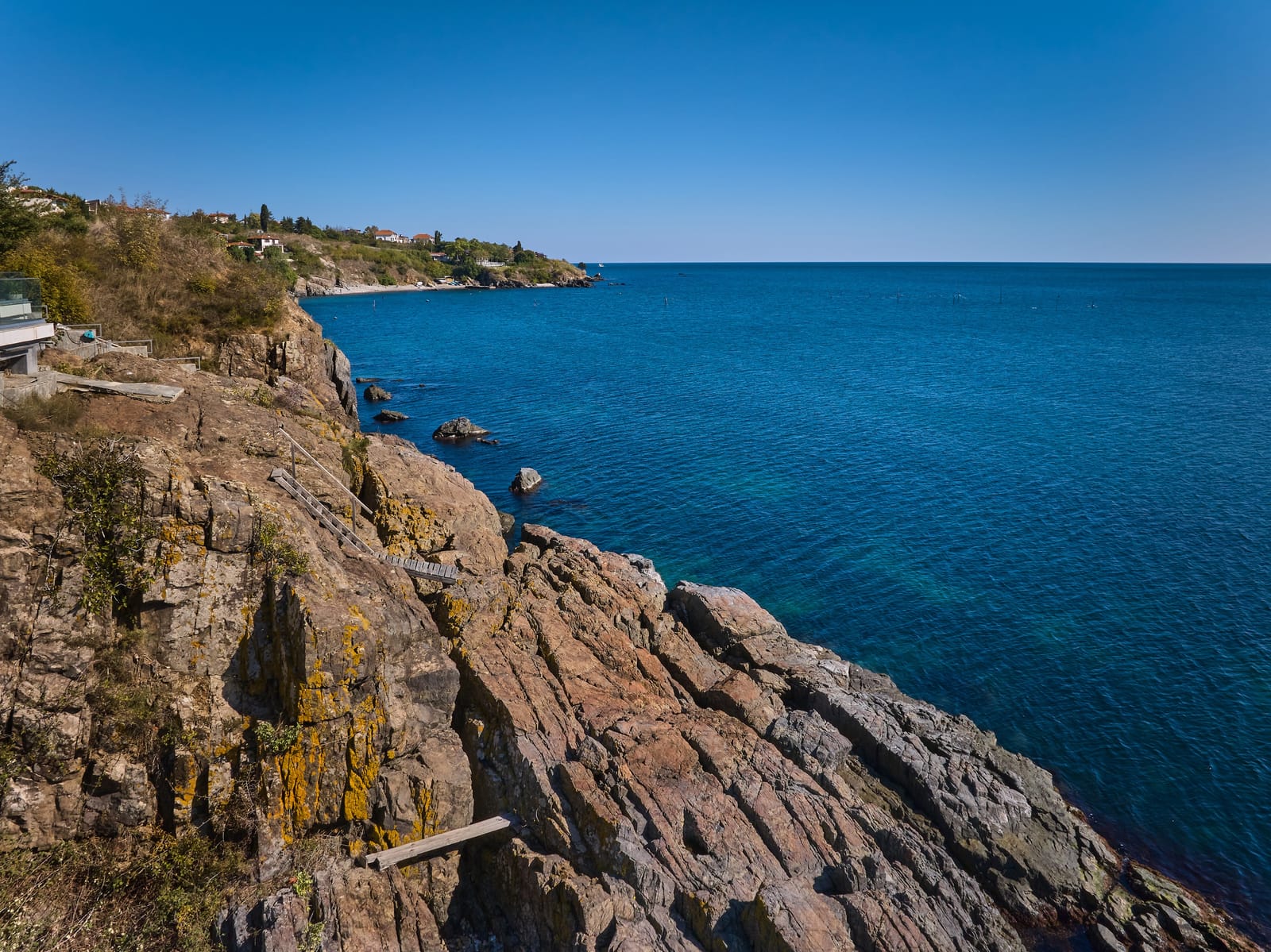 Loft-Style Studio Apartment on the Beach - Photo 5