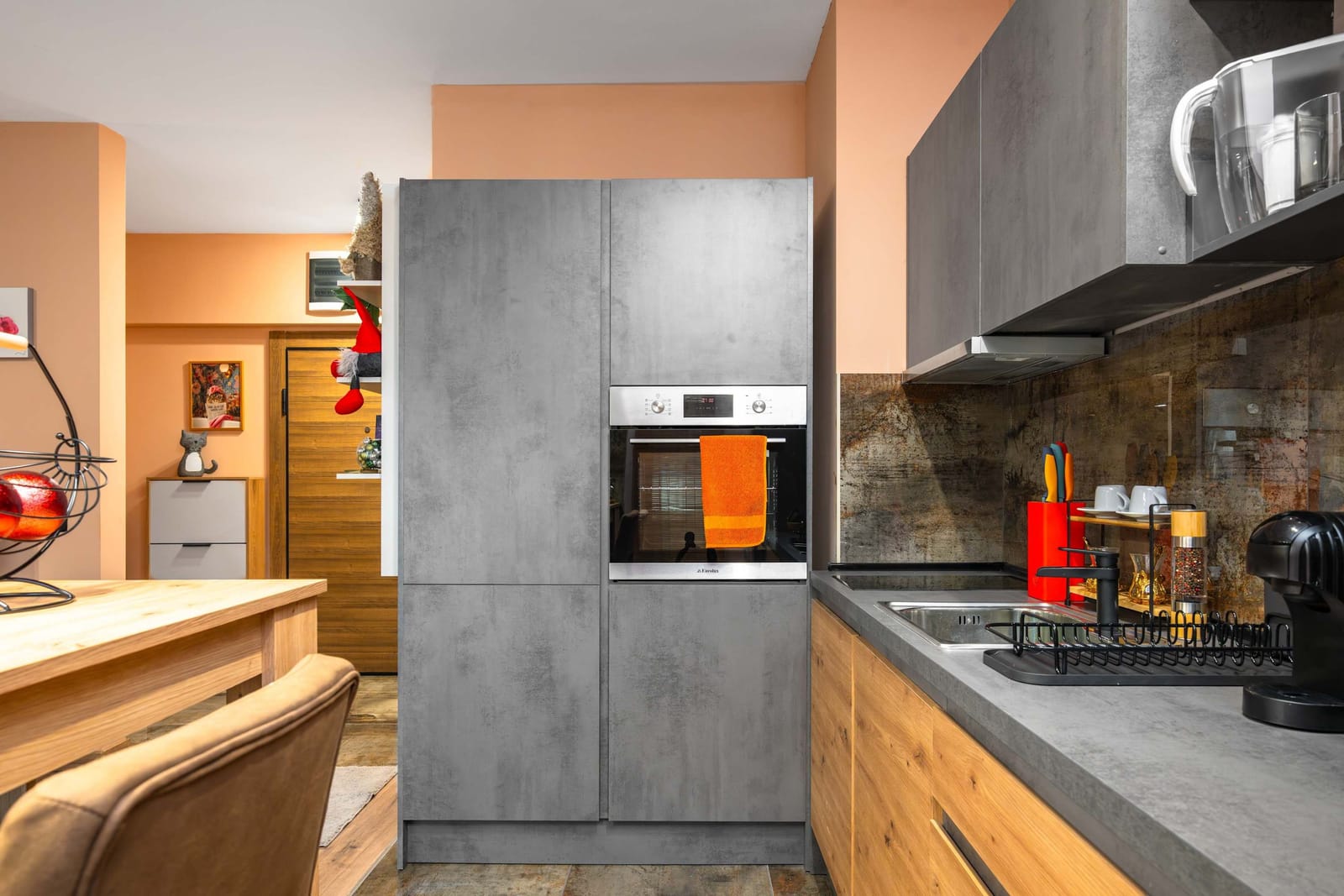 Warm &amp; Stylish Retreat in a Quiet Area - Photo 12