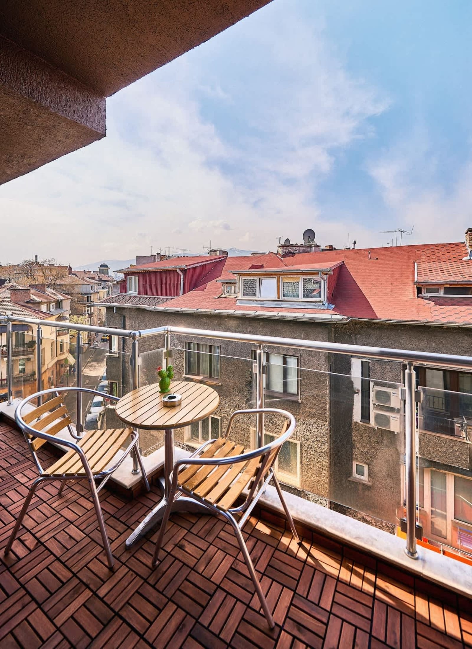 High-end Designer 2BR Aprt + Lift&amp;Balconies - Photo 39