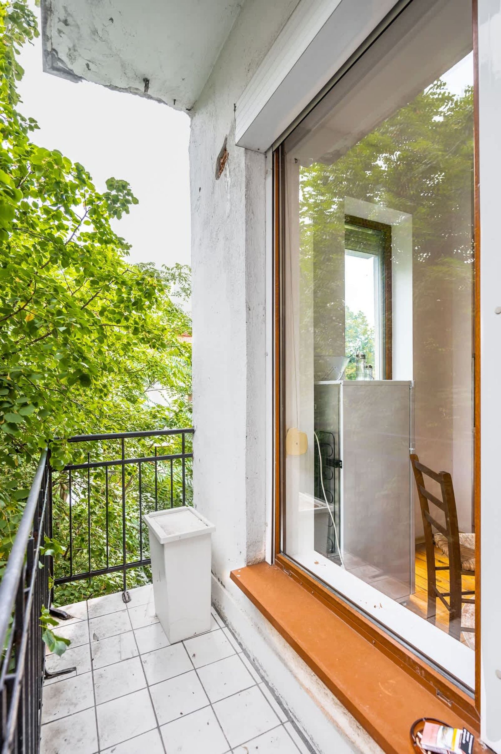 Sofia's Vintage Gem: Spacious 2BD Flat on Solunska - Photo 5