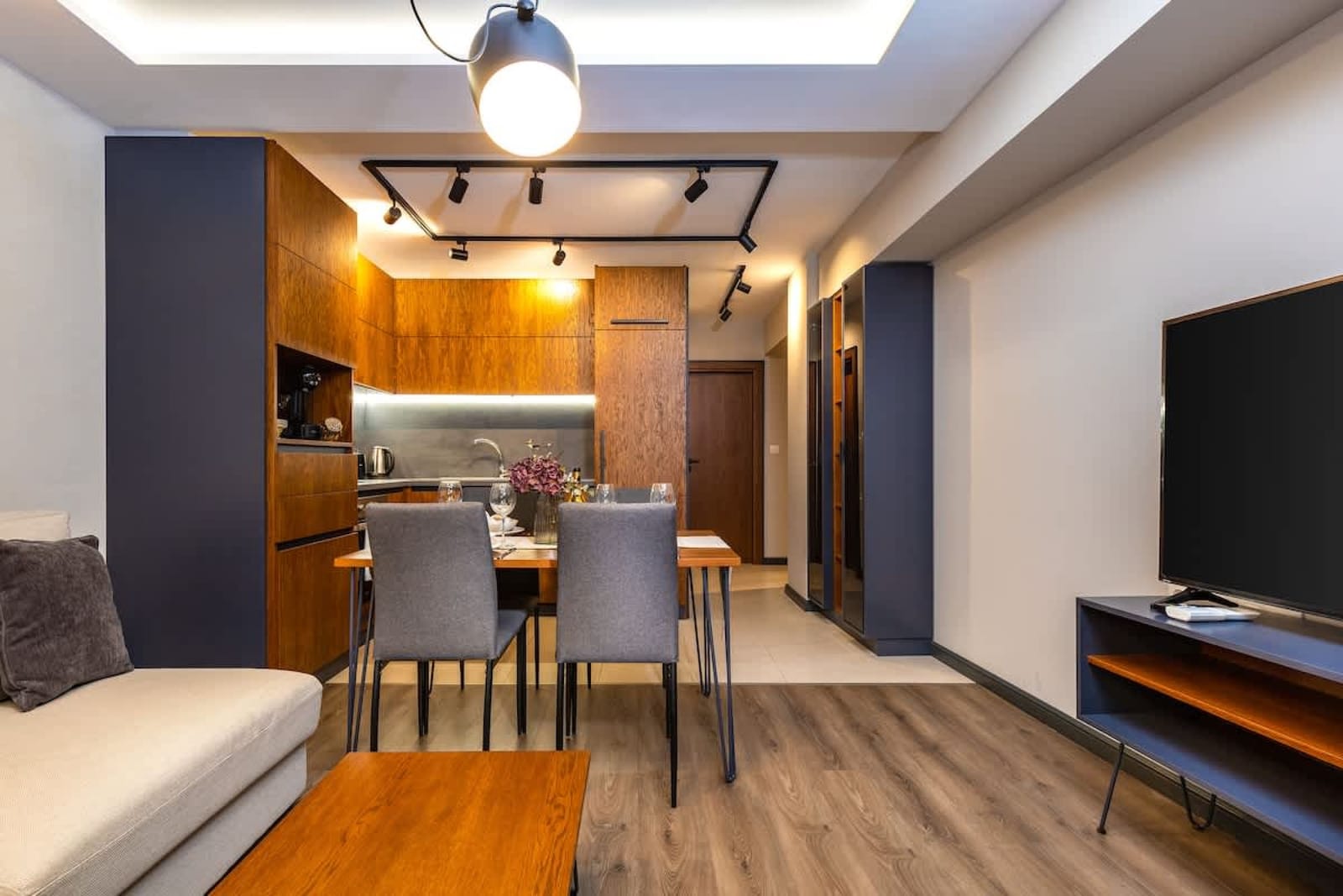 New Luxury &amp; Bright 2 Bedroom Apartment - Photo 20