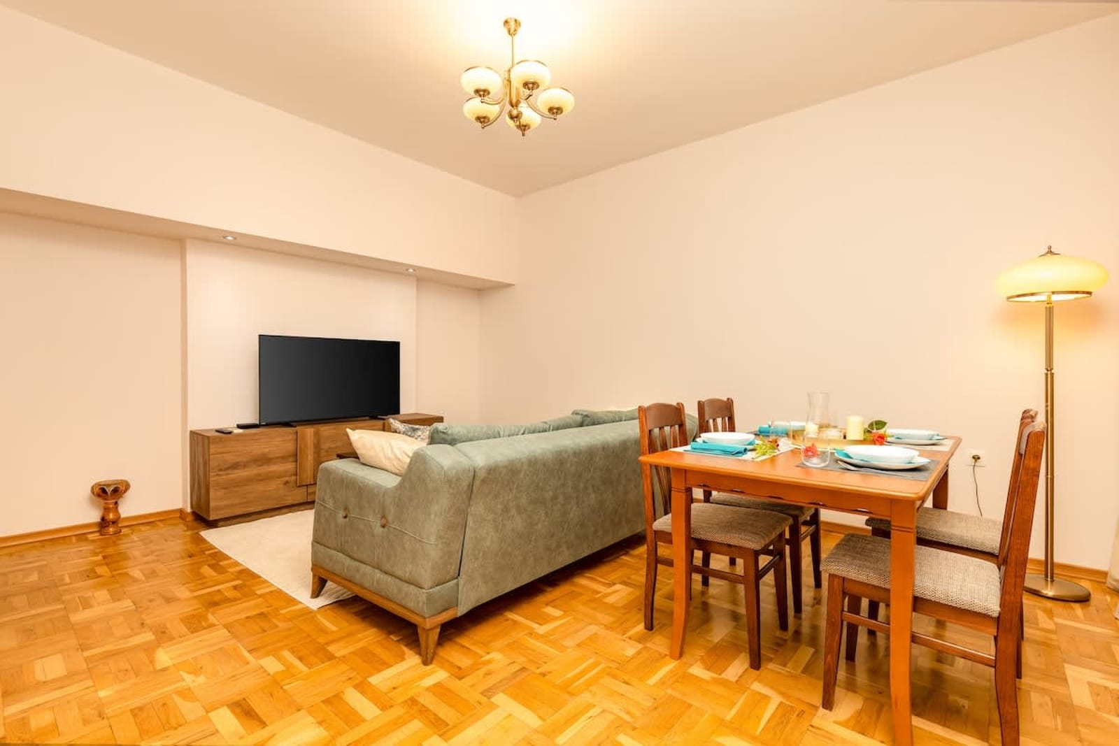 Bright Plovdiv Escape: Modern &amp; Cozy 1BD Apartment - Photo 4