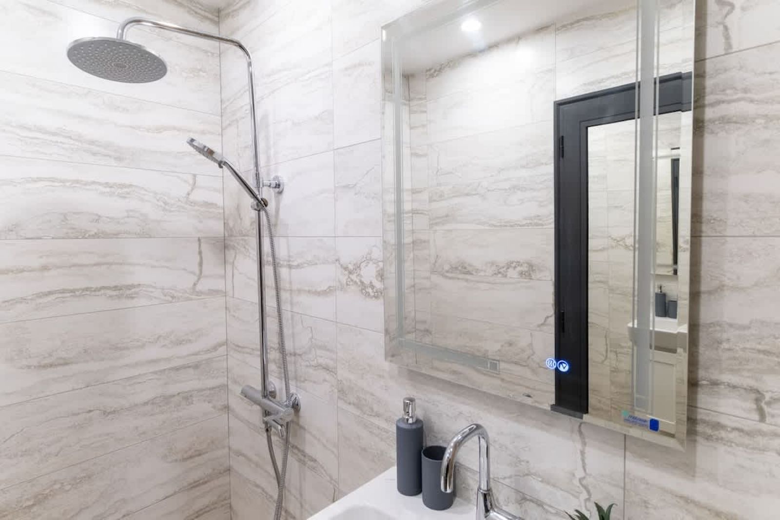 Central Plovdiv: Modern 1BR with Netflix &amp; Balcony - Photo 11