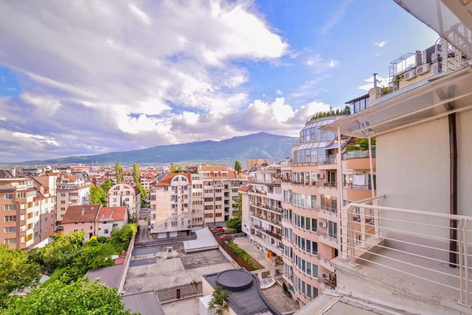 Spacious 2BD/2BA Flat - South Park &amp; Vitosha Views - Photo 35