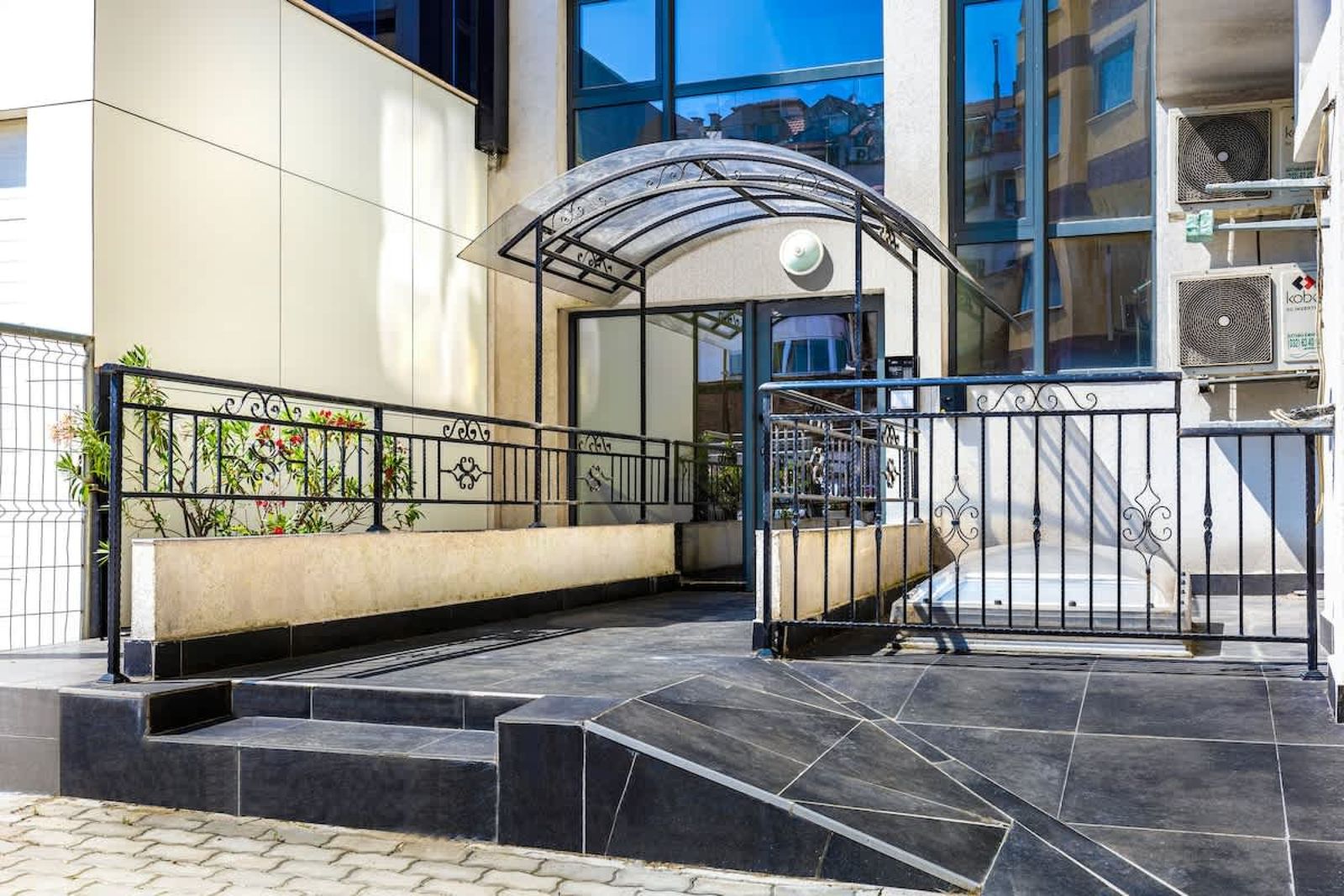 Cityscape Retreat 1BD Flat in the Heart of Plovdiv - Photo 15