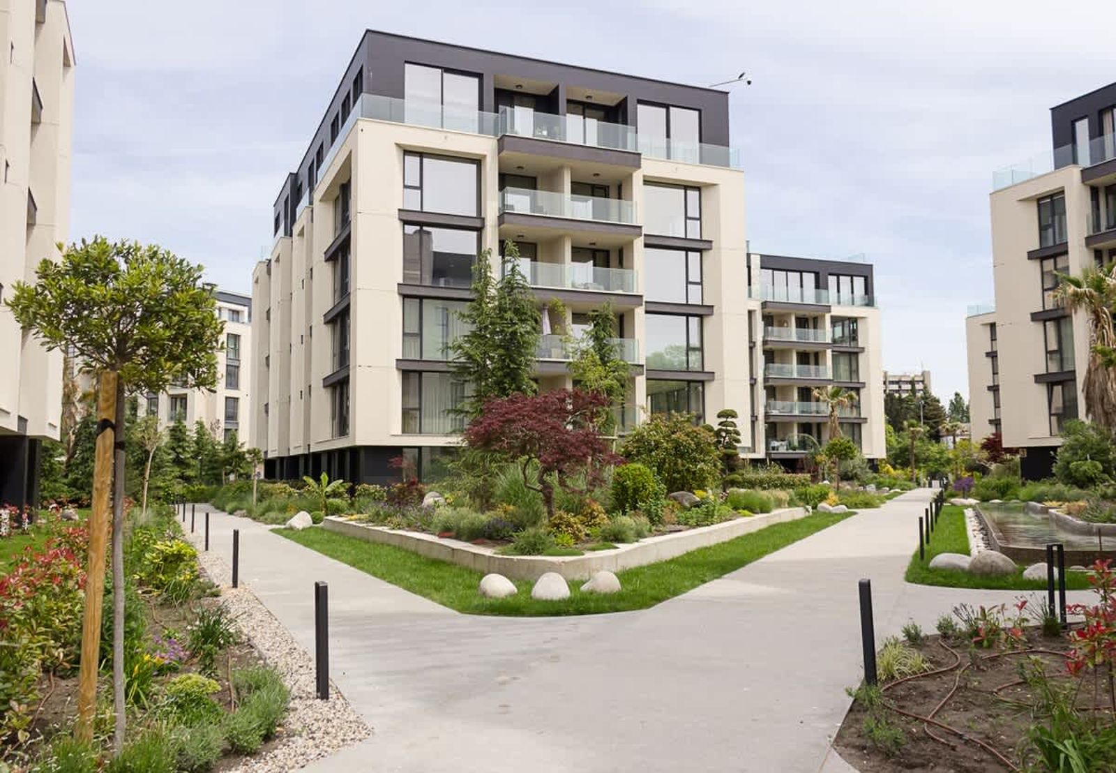 Azur Delux -1BD Flat with Parking &amp; Pool - Photo 4