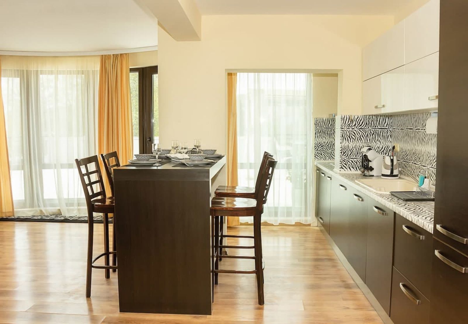 Cozy 1BD Apartment with a Spacious Terrace - Photo 3