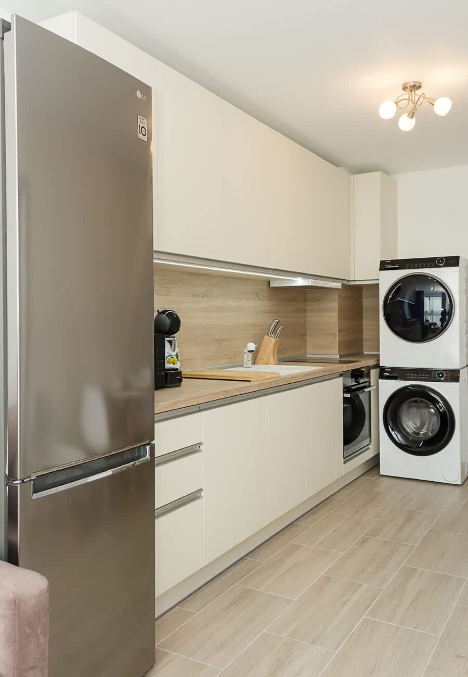 Modern Haven in Varna : Retreat with Chic Ambiance - Photo 12