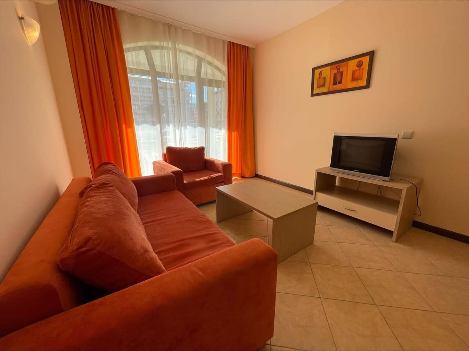 Cozy 1 bedroom apartment in Royal Sun - Photo 3