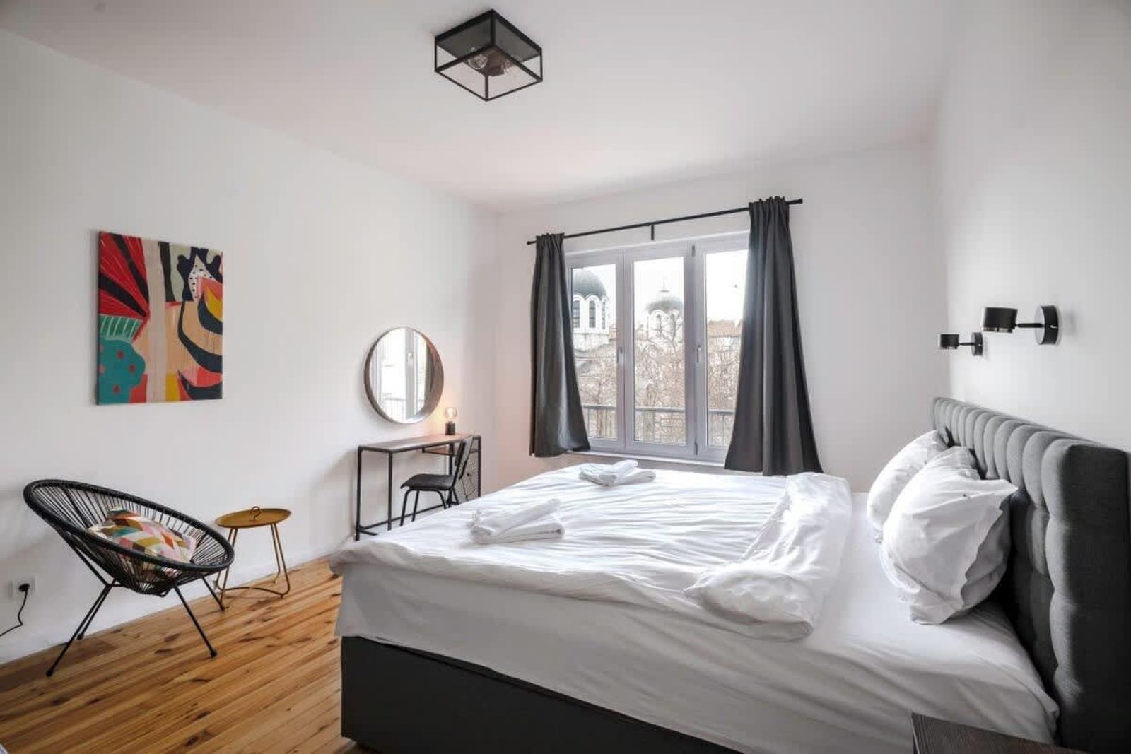 Luminous Central Retreat Spacious 2BD Apartment - Photo 2