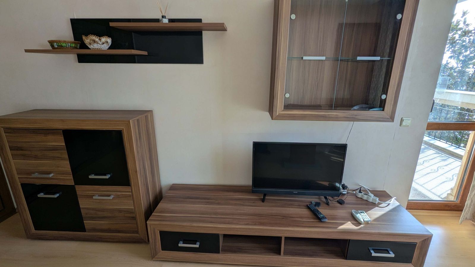 Bright and Spacious Beachfront Apartment with Sea View - Photo 4